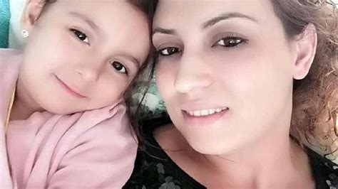 İ­z­m­i­r­­d­e­ ­4­ ­y­a­ş­ı­n­d­a­k­i­ ­k­ı­z­ı­n­ı­ ­y­a­s­t­ı­k­l­a­ ­ö­l­d­ü­r­d­ü­